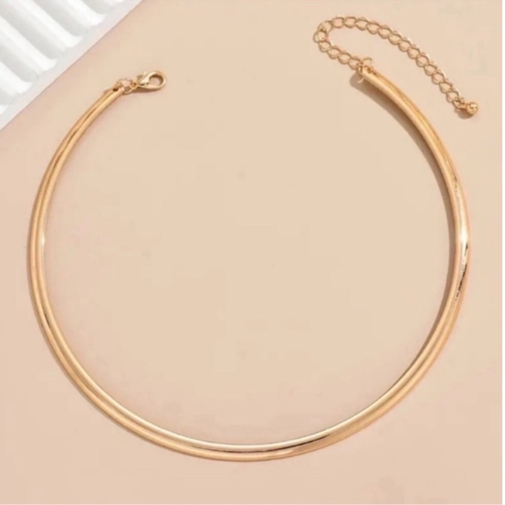 New 18k Gold plated Collar Necklace - Picture 2 of 3